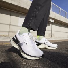 Акція на Жіночі кросівки для бігу Nike Air Zoom Structure 25 DJ7884-104 38.5 (7.5US) 24.5 см Білі/Чорні від Rozetka