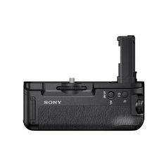 Акция на Батарейный блок Sony VG-C2EM для камер α7 II, α7R II и α7S II (VGC2EM.CE7) от MOYO