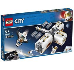 Акція на Конструктор LEGO City Космическая станция на Луне (60227) від MOYO