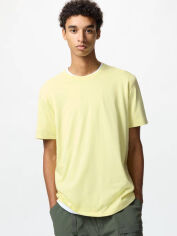 Акція на Футболка довга чоловіча Uniqlo 846133062 2XL Жовта від Rozetka