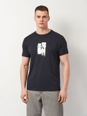 Акція на Футболка бавовняна чоловіча Calvin Klein Jeans 11448.3 L Темно-синя з принтом від Rozetka