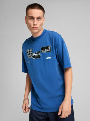 Акція на Футболка бавовняна довга чоловіча Puma F1 Graphic Tee 63013605 XL Vivid Blue з принтом від Rozetka