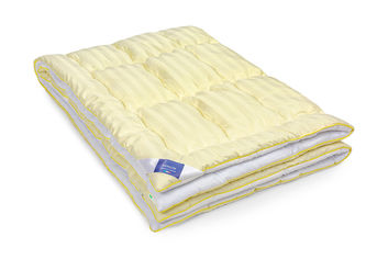 Акция на Детское зимнее антиаллергенное одеяло MirSon 825 Carmela Hand made Eco-Soft сатин + микросатин 110х140 см от Podushka