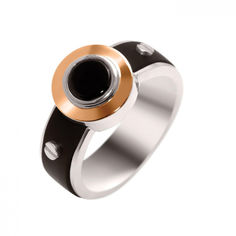 Акція на Мужское серебряное кольцо с синт. ониксом и каучуком в позолоте, размер 19 (268473) від Allo UA