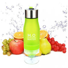 Акція на Бутылка для воды и напитков H2O Water Bottle с соковыжималкой 650 мл Зеленый (SM0457) від Allo UA