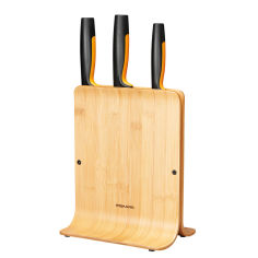 Акция на Набор ножей с бамбуковой подставкой 4 предмета Functional Form Fiskars 1057553 от Podushka