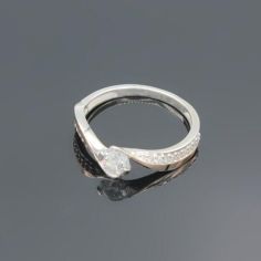 Акція на Серебряное кольцо Лиана с золотыми вставками 16,5р від Allo UA