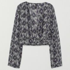 Акція на Блузка жіноча H&M 0731661_змія_01 32 Сіра з синім від Rozetka
