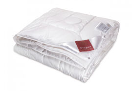 Акция на Одеяло шелковое белое Brinkhaus Mandarin египетский хлопок 155х220 см (вес 880 г) от Podushka
