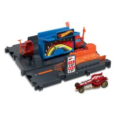 Акція на Ігровий набір Hot Wheels Пригоди в місті Заправна станція (HMD53/HKX45) від Будинок іграшок