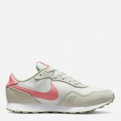 Акция на Підліткові шкіряні кросівки для дівчинки Nike Md Valiant (Gs) CN8558-107 38 (5.5Y) White от Rozetka