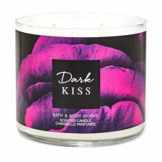 Акція на Ароматична свічка Bath & Body Works Candle Dark Kiss, 411 г від Eva