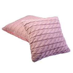 Акція на Вязаная подушка декоративная Косы Прованс розовая 33х33 см від Podushka